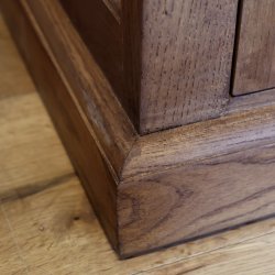 Marseille vitrineskab med 2 lger i natur