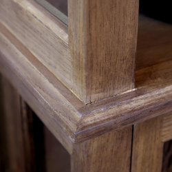 Marseille vitrineskab med 2 lger i natur