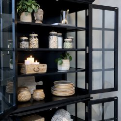 Marseille vitrineskab med 8 lger i sort