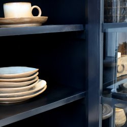 Marseille vitrineskab med 8 lger i sort