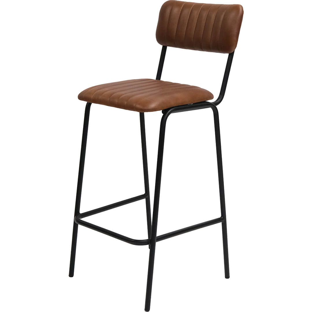 Se Diner barstol med quiltet lædersæde hos LforLiving.dk