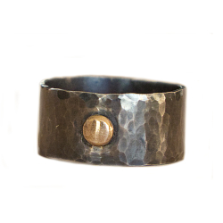 Hammersler oxideret ring med guldklump