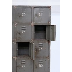 Unika lockerskab med 18 lger