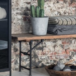 Bnk i genbrugstr med metalstel 